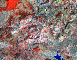 معالجة وتحليل صور الأقمار الصناعية Satellite Imagery والتحليل الرقمي للصور بصفة عامة. وقد شمل الدرس كذلك على أسباب اختلاف الألوان بعد تغيير القنوات والفرق بين ألوان الطيف المرئي True colors والألوان الزائفة False colore. كما قدمت مثالا حول الألوان والتركيبة اللونية التي يمكن دراسة الغطاء النباتي من خلالها وكذلك التركيبة اللونية المناسبة لدراسة الحرائق. تقديم عام لنظام الألوان الخاص بالحاسوب RGB و نظام الألوان الخاص بالطباعة CMYK ثم تقديم عام للنطاقات الطيفية المكونة لصور الأقمار الصناعية لاندسات Landsat TM ثم تحديد التركيبة معالجة وتحليل صور الأقمار الصناعية Satellite Imagery والتحليل الرقمي للصور بصفة عامة. وقد شمل الدرس كذلك على أسباب اختلاف الألوان بعد تغيير القنوات والفرق بين ألوان الطيف المرئي True colors والألوان الزائفة False colore. كما قدمت مثالا حول الألوان والتركيبة اللونية التي يمكن دراسة الغطاء النباتي من خلالها وكذلك التركيبة اللونية المناسبة لدراسة الحرائق. تقديم عام لنظام الألوان الخاص بالحاسوب RGB و نظام الألوان الخاص بالطباعة CMYK ثم تقديم عام للنطاقات الطيفية المكونة لصور الأقمار الصناعية لاندسات Landsat TM ثم تحديد التركيبة