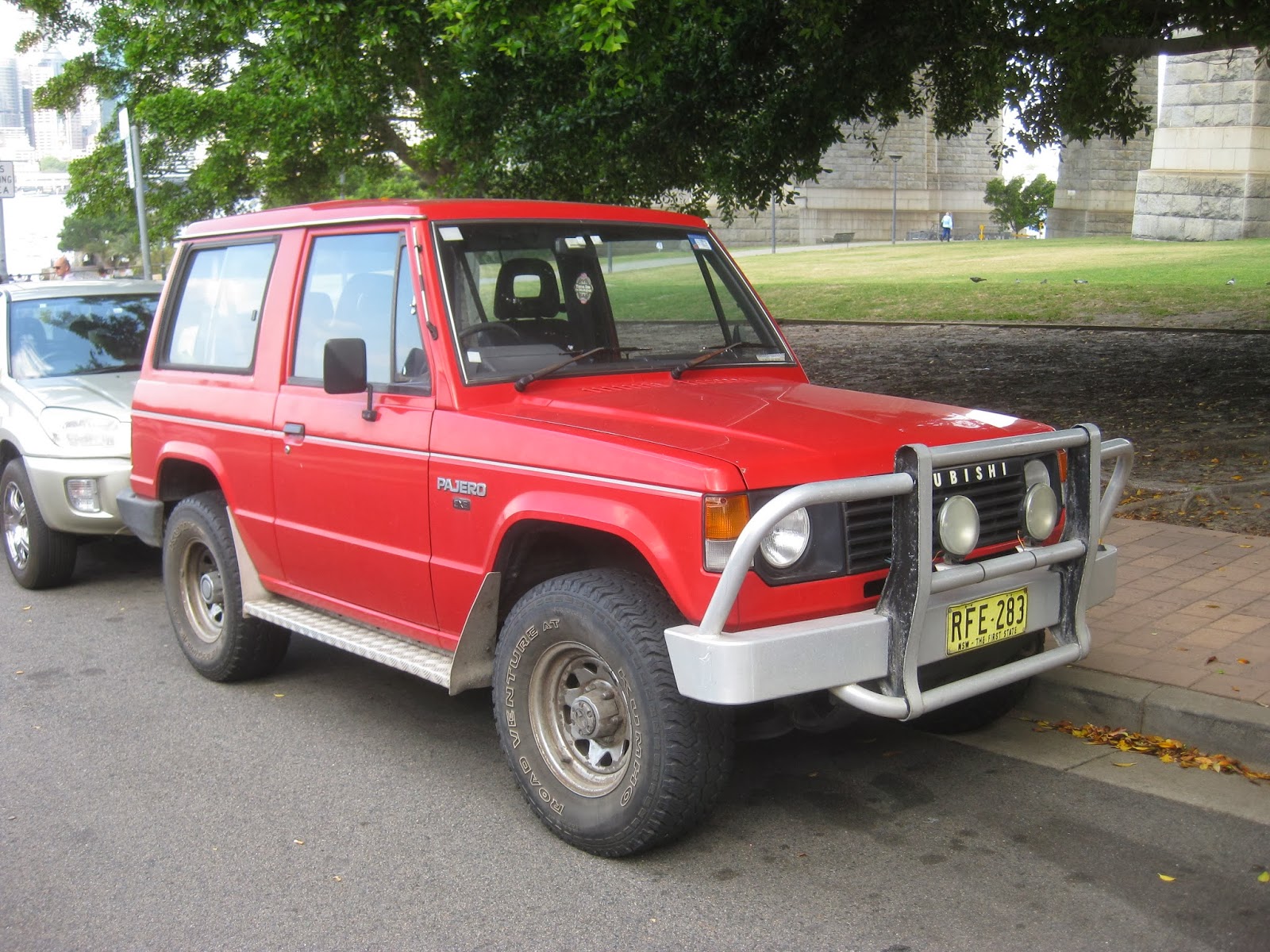 Aussie Old Parked Cars: 1989 Mitsubishi Pajero SWB