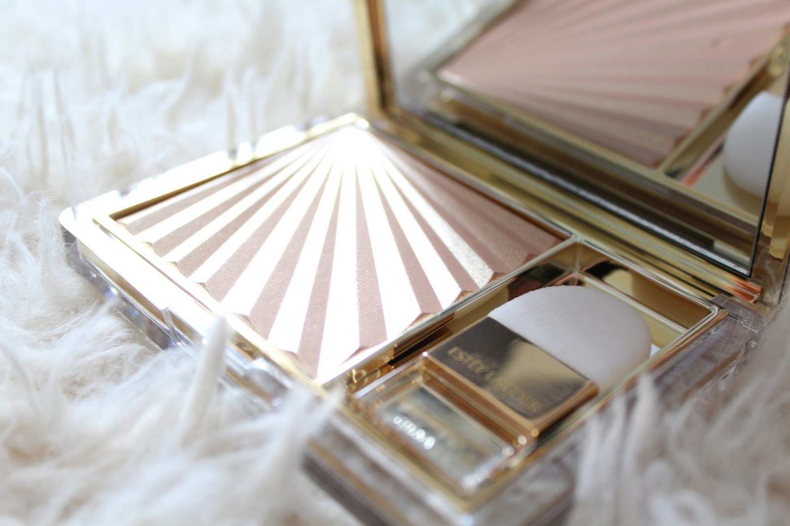 Estee Lauder Bronze Goddess Illuminating Powder Gelee in Heatwave