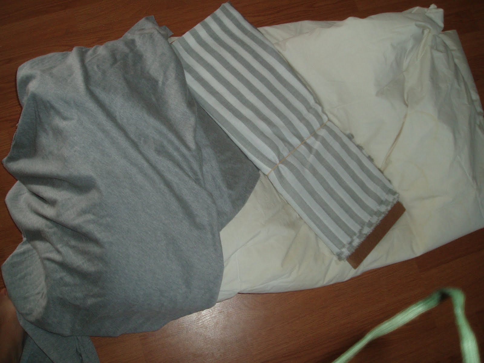 owen's olivia Simple Pillowcase Dog Bed {Tutorial}