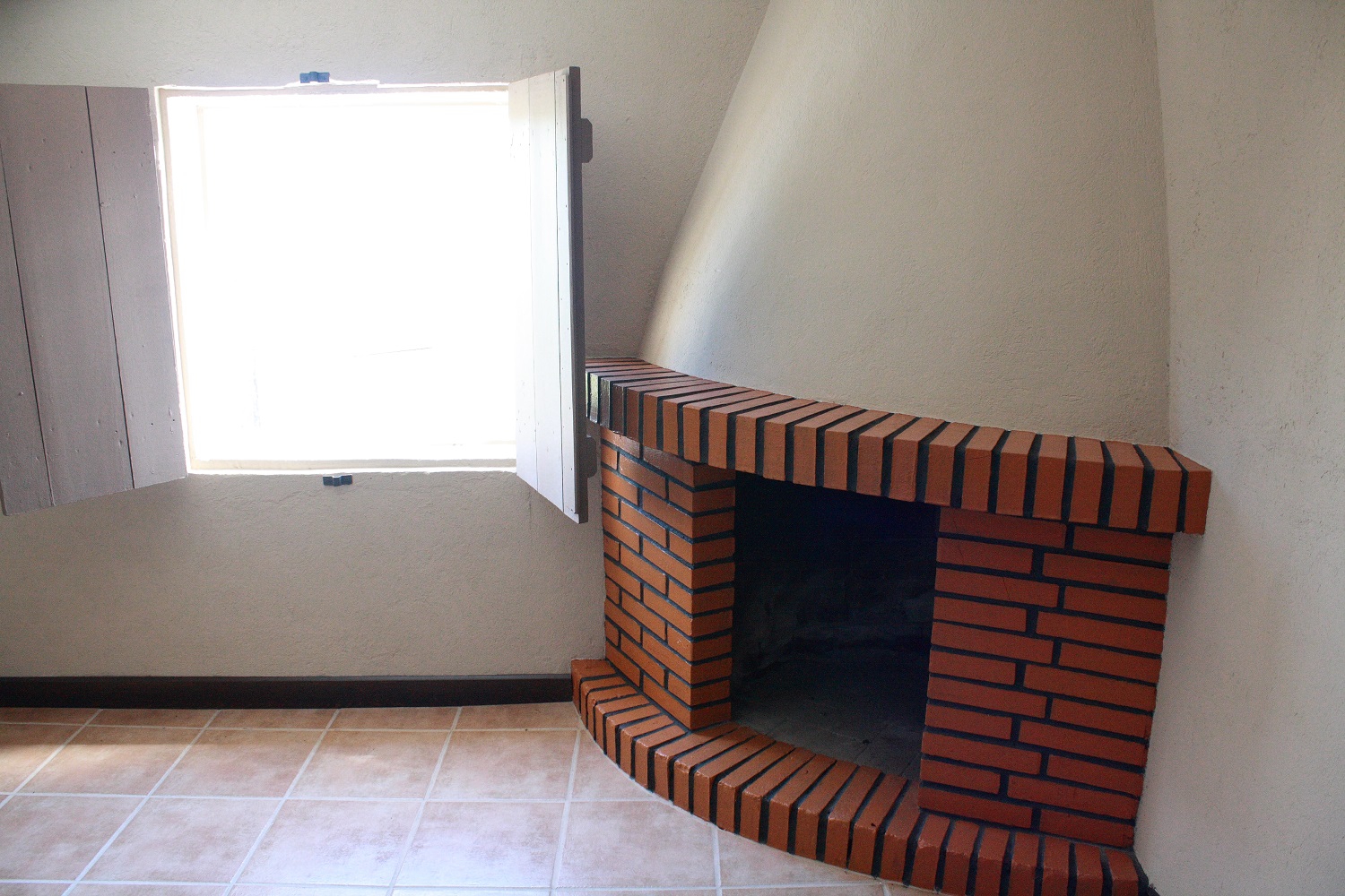 Construcciones rústicas gallegas: era una cuadra ... Chimeneas de ladrillo