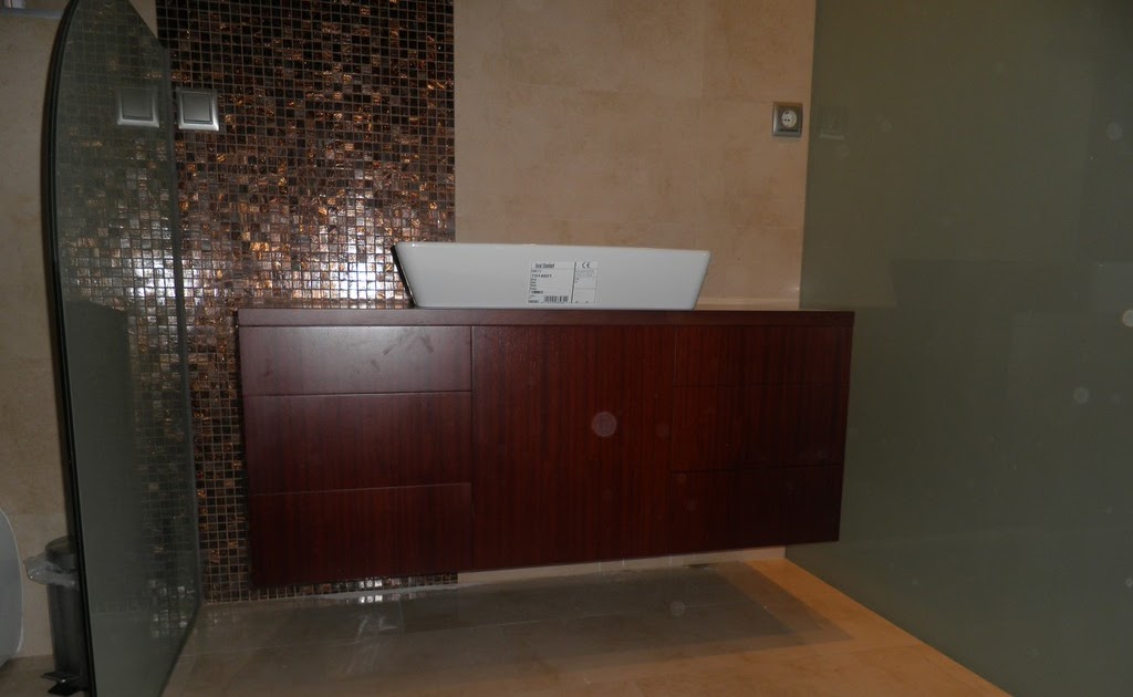 Muebla para cuarto de baño en madera de iroco - Muebles Cansado