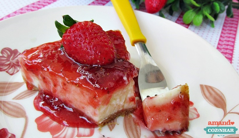 Cheesecake de morango com geleia caseira