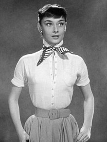 220px-Audrey_Hepburn_screentest_in_Roman_Holiday_trailer.jpg (220×291)
