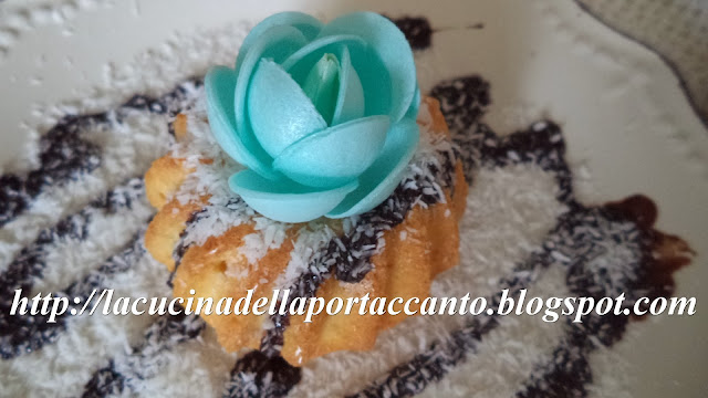 ciambelline al cocco e rum con note di cioccolato