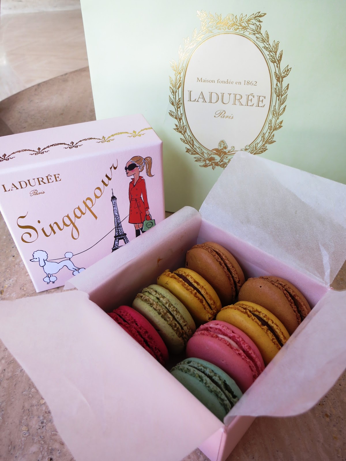 PinkyPiggu: Renowned Ladurée Macarons is now in Singapore!
