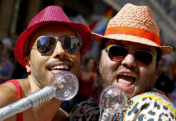 http://4.bp.blogspot.com/-1aNGswBiXW0/TfYj2BNvM5I/AAAAAAAADkw/c00ShHtb0s8/s1600/Europride%252BRoma%252B2011%252B02.jpg