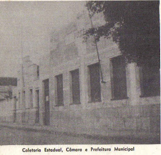 Coletoria Estadual (hoje Promotoria), antigo prédio da Câmara Municipal e Prefeitura Municipal.