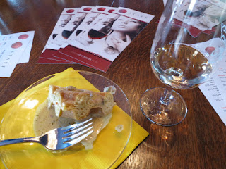 2011 Sue-Ann Staff Pinot Grigio with Creamy & Savoury Waffle 2011 Sue-Ann Staff Pinot Grigio with Creamy & Savoury Waffle