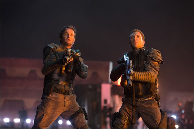 John Connor y Kyle Reese en Terminator Génesis