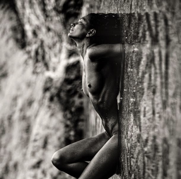 Zachar Rise fotografia mulheres modelos sensuais nudez molhadas água natureza erótica