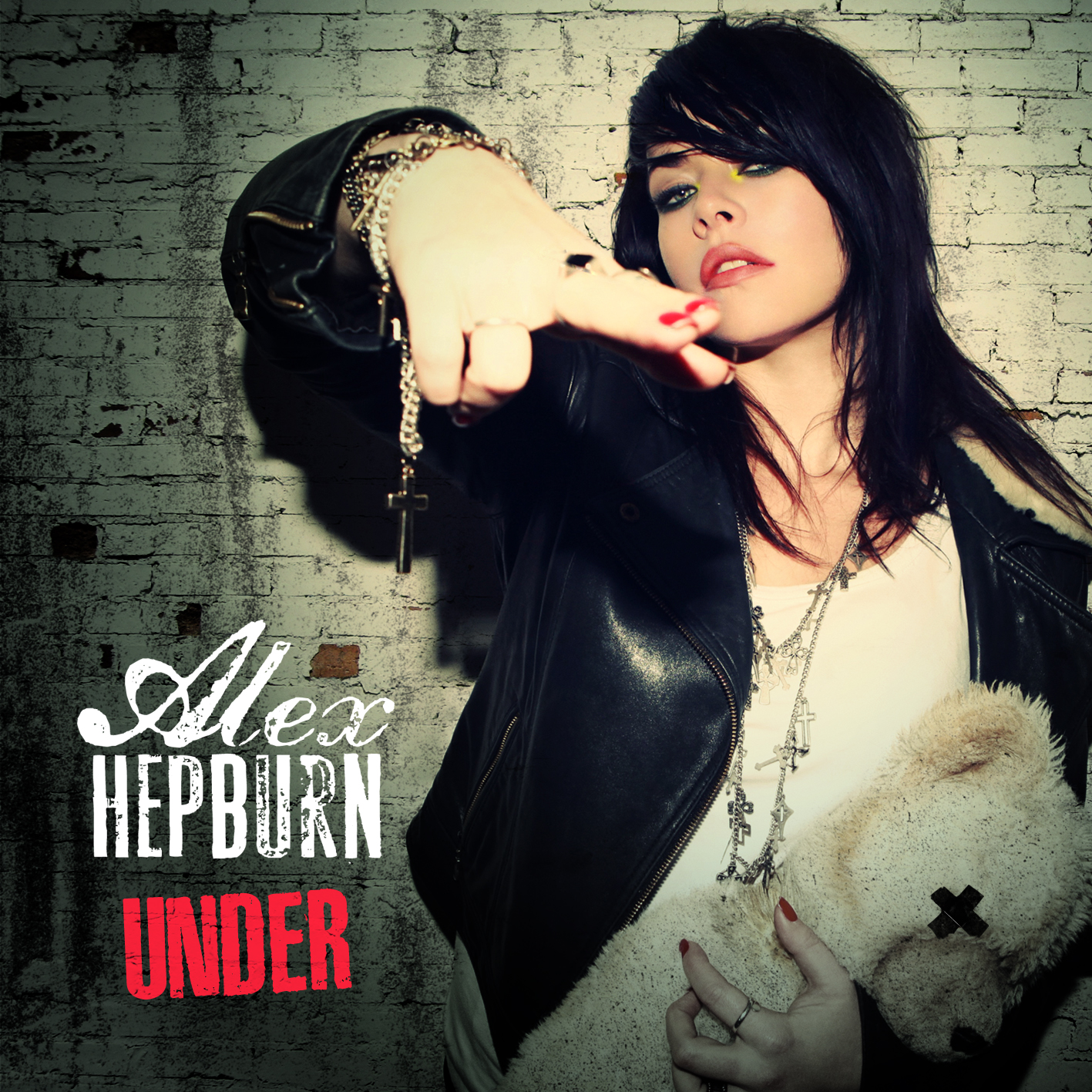 http://4.bp.blogspot.com/-1eWcR28BbTo/UMI6UKRChZI/AAAAAAAAAZ8/gIBSFGD83mw/s1600/AlexHepburn-Under_cover.jpg