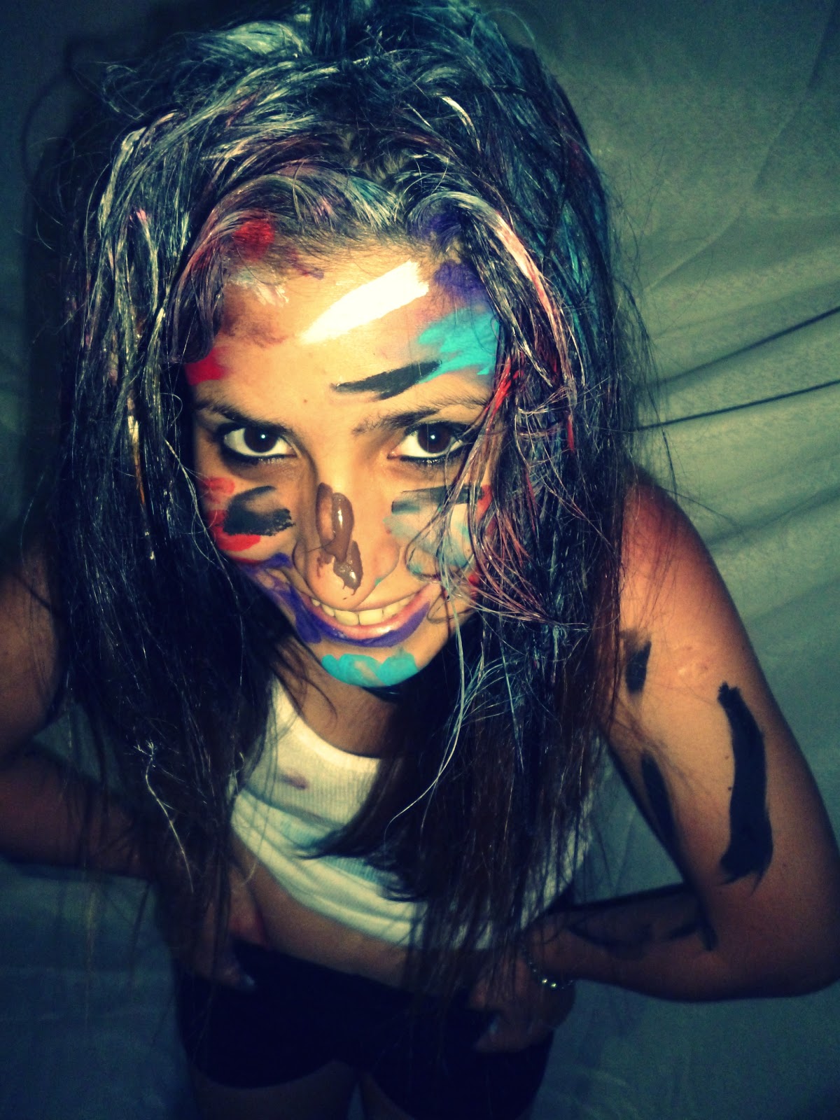 tiradas en el piso fotos rotas encontre la habitacion en llamas