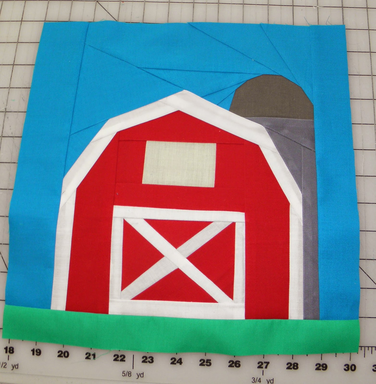 Adventurous Quilter Paper Pieced Barn