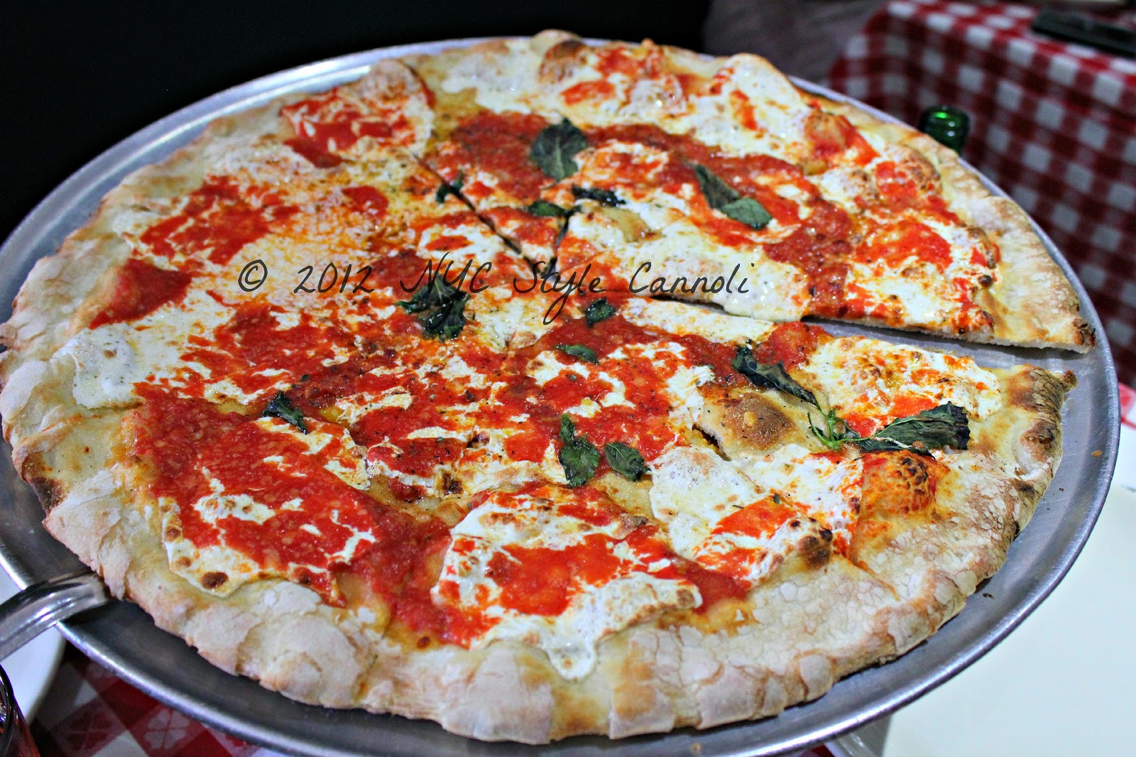 Photo Galley Thursday " Grimaldi's Pizza" NYC, Style & a little Cannoli