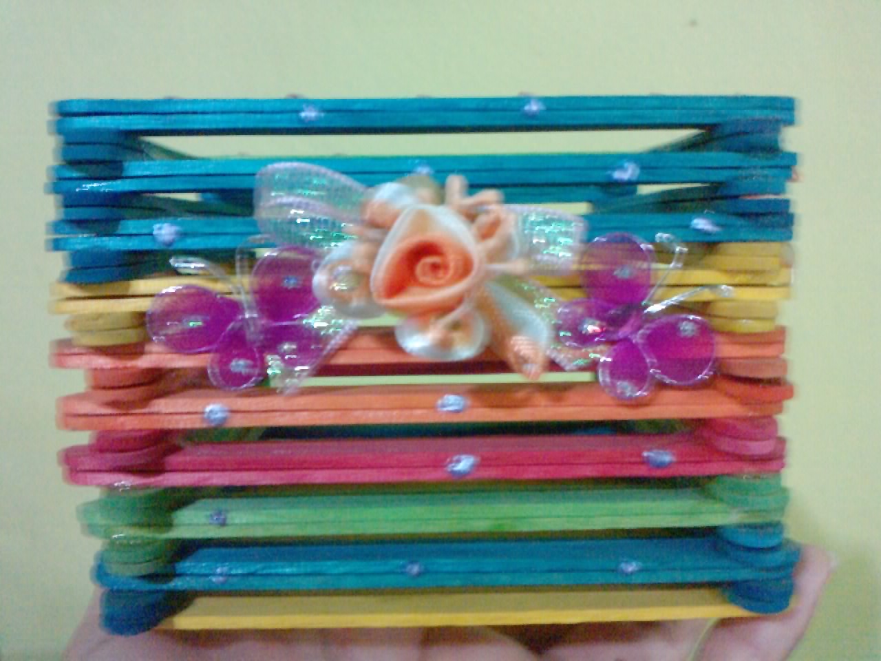 Aula Creativa PORTALÁPICES CON PALETAS DE HELADO.