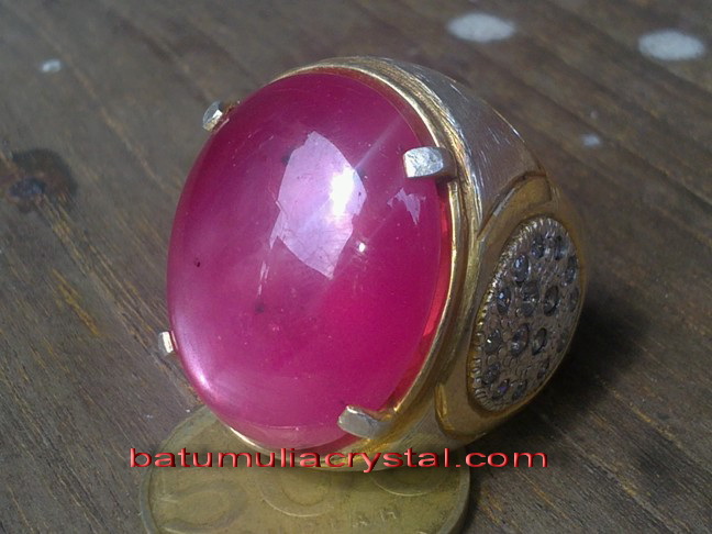 batu mulia ruby corundum batu kesukaan banyak orang ini mempunyai