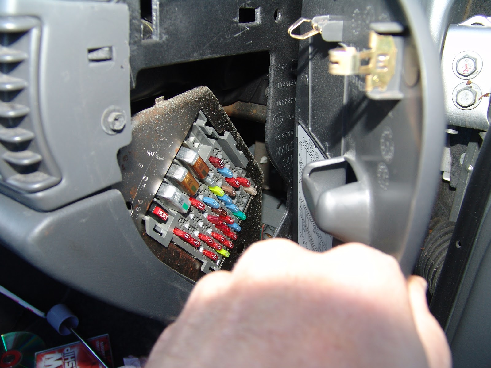 CANT REMOVE FUSE BOX COVER ON MALIBU Fixya