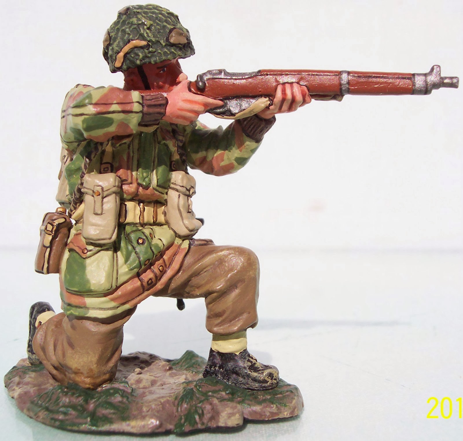 KING & COUNTRY OPERATION MARKET GARDEN MG036 BRITISH PARA WITH CUP OF TEA MIB 