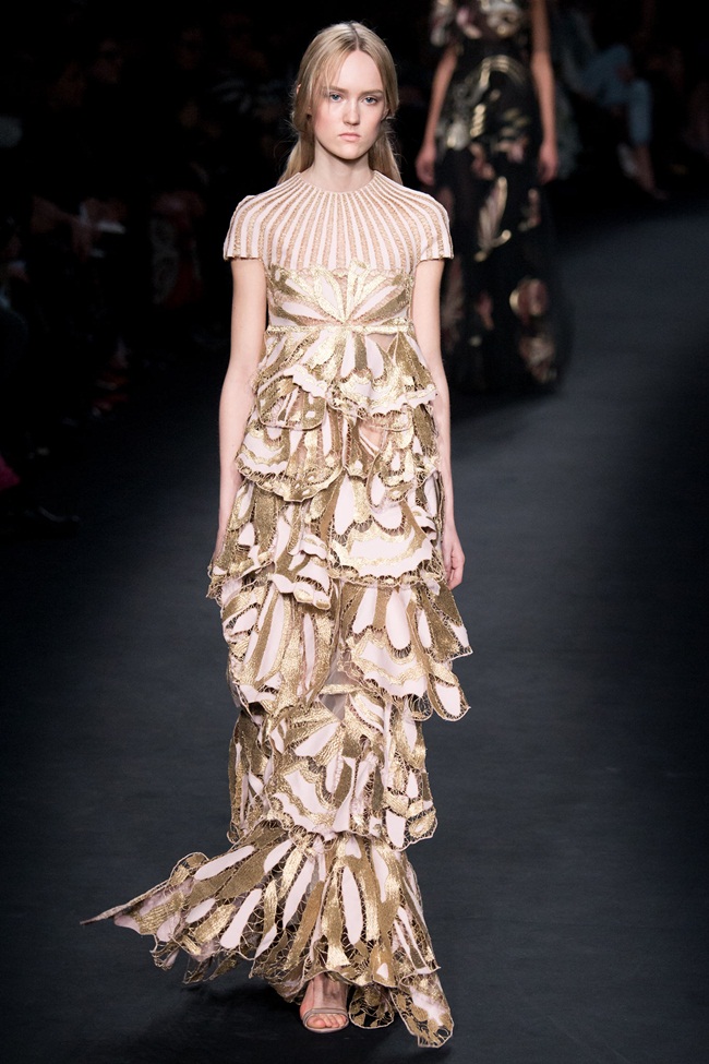 Valentino 2015 AW, Harleth Kuusik Valentino 2015 AW Baroque Bronze-Lace Layered Gown on Runway