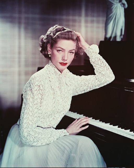 Amazing Historical Photo of Lauren Bacall in 1955 