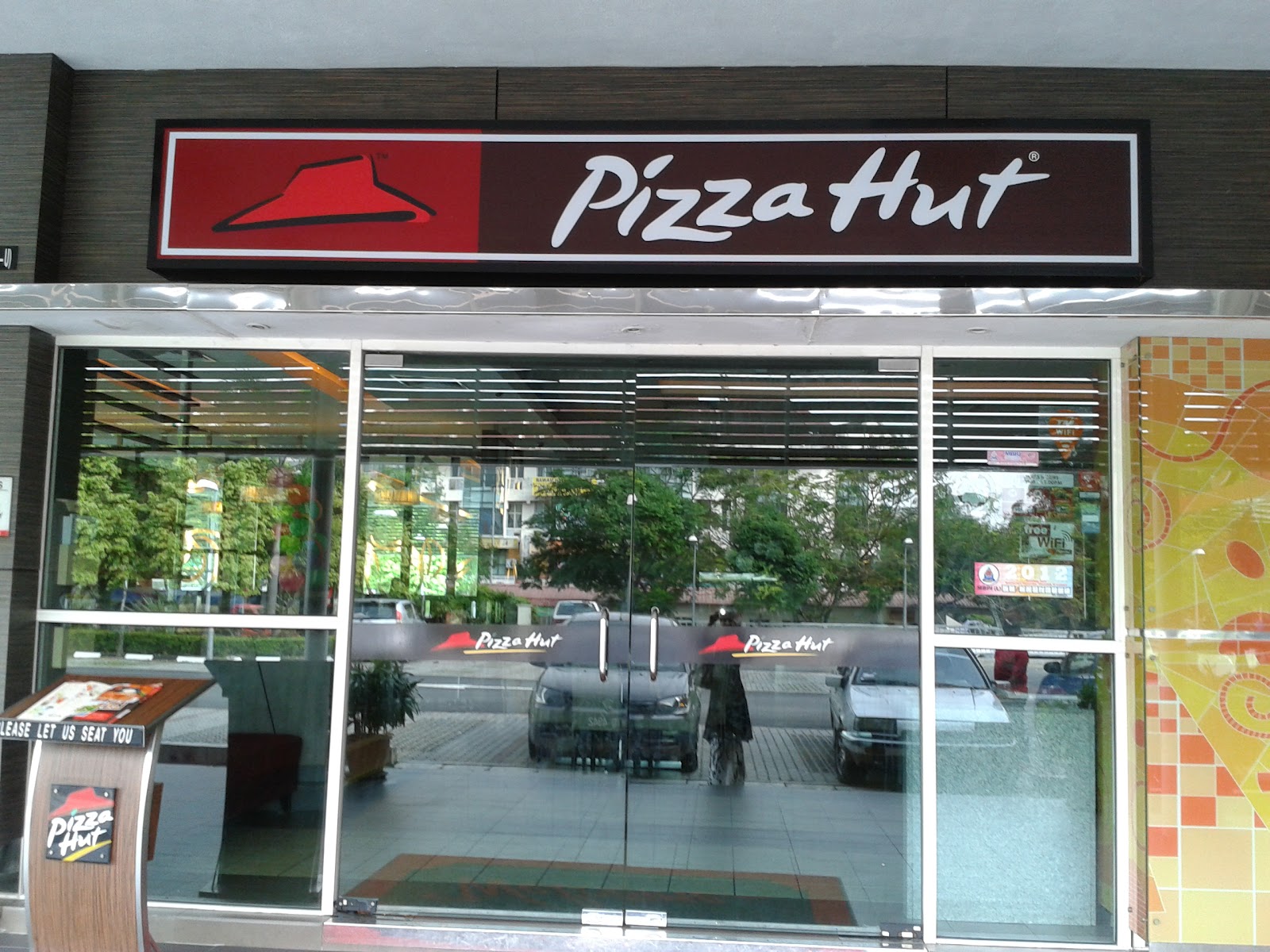 Pizza Hut Kitchen Tour ♥ keluarga 17 ♥: pizza hut kitchen tour Pizza Hut Kitchen Tour ♥ keluarga 17 ♥: pizza hut kitchen tour