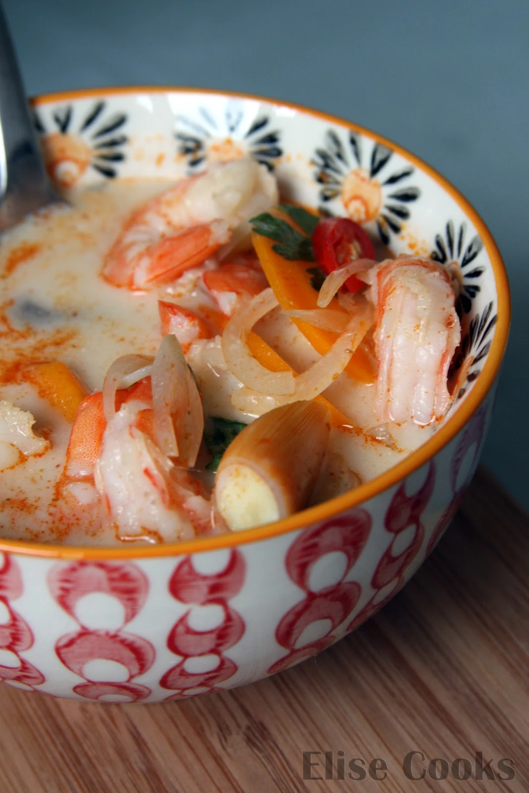 Elise Cooks: Soupe thaï aux crevettes et lait de coco