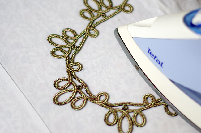 How to make a statement necklace out of leather and embroidered trim. Step by step DIY tutorial created by Xenia Kuhn for fashion and lifestyle blog fashionrolla.com How to make a statement necklace out of leather and embroidered trim. Step by step DIY tutorial created by Xenia Kuhn for fashion and lifestyle blog fashionrolla.com