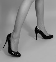 Zapatos de charol 2 Es mejor no conducir con zapatos de charol para evitar rozaduras en los tacones