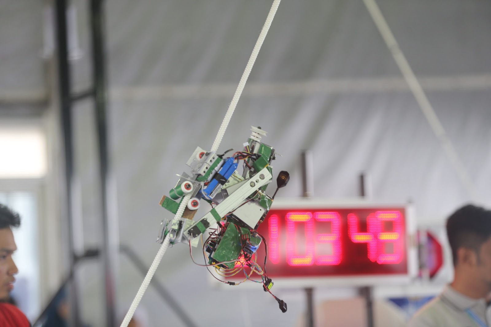 MIRoC 2013 ROPE CLIMBING ROBOT