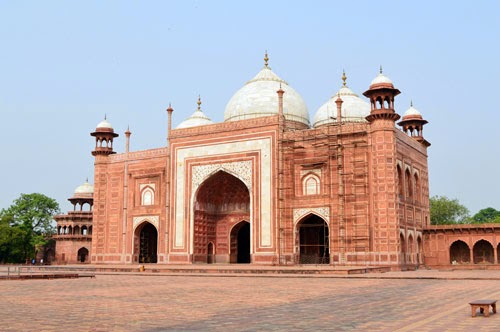 Guesthouse On right side of taj mahal Guesthouse