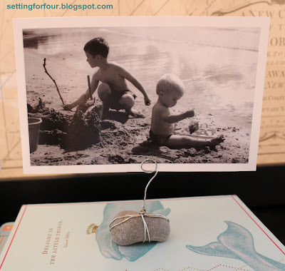 Quick and Easy DIY craft project: Make this adorable photo holder with wire and a rock for a fun DIY decor project! Perfect for your kids room, desk or bookshelf. Use your kid's rock collection or shells from your travels and vacations to display pictures without frames!