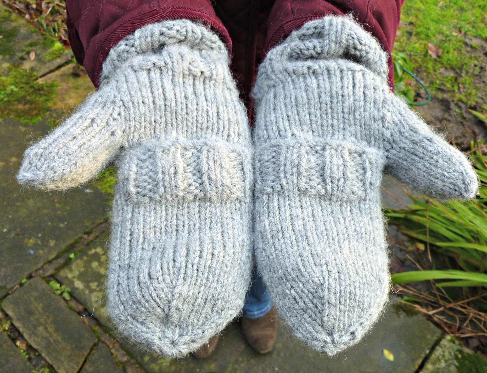 Winwick Mum Split Mittens free pattern and tutorial