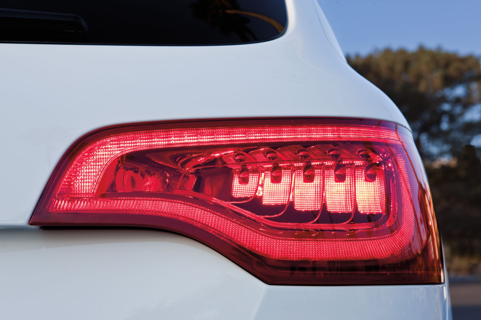 http://4.bp.blogspot.com/-1pLdzbrA94g/T-CgSn5JXbI/AAAAAAAADpM/Afl-9XWtpUQ/s1600/Audi%20Q7%203.0%20TDI%20S%20line%20hd%20Wallpapers%202011_3.jpg
