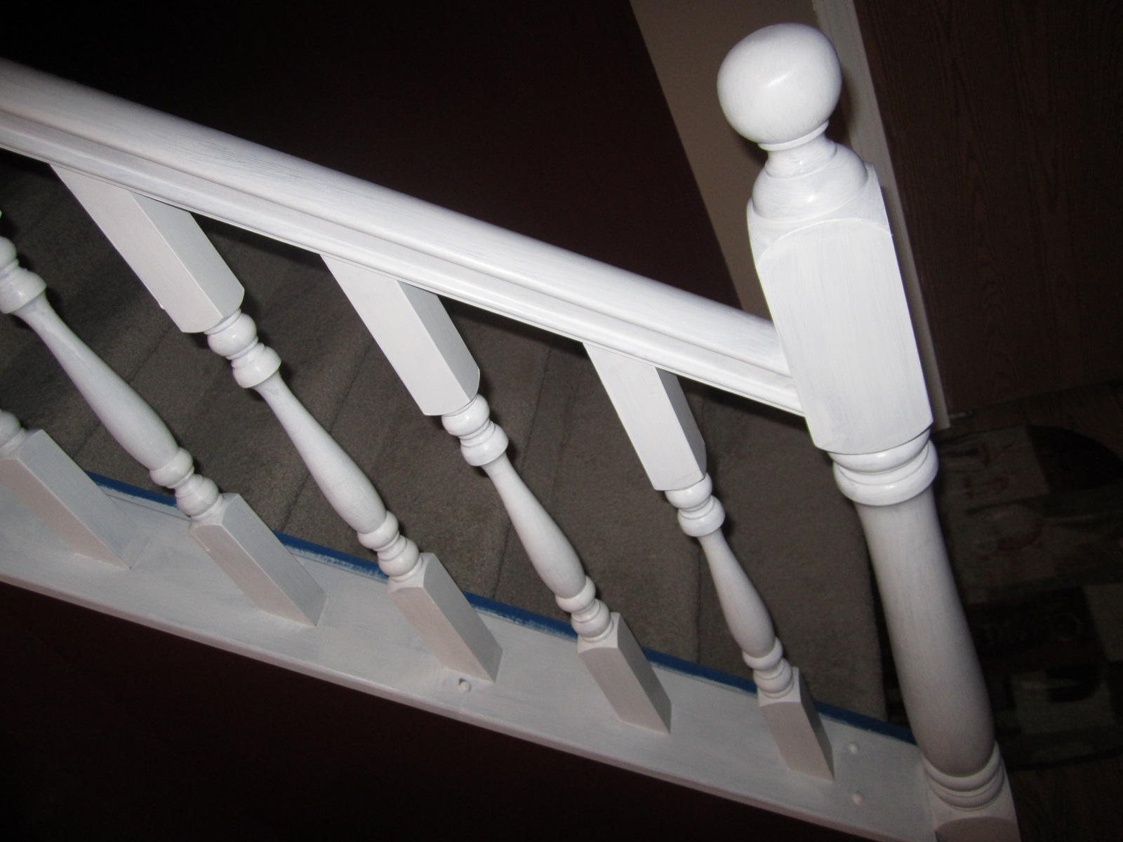 The DIY Momma! How to paint a staircase banister without sanding