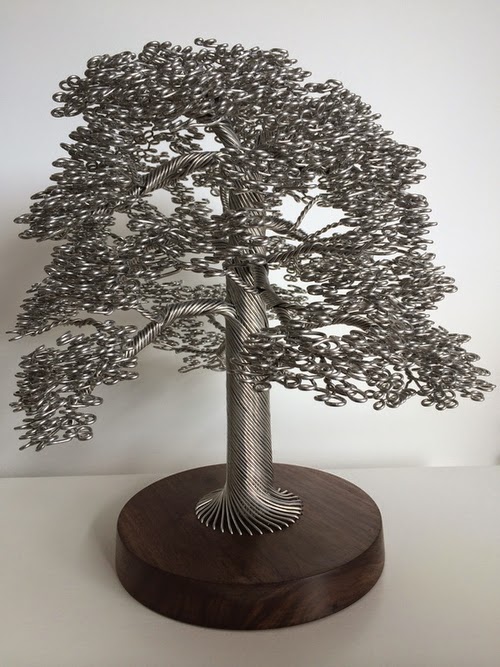 02-Clive-Maddison-Small-Wire-Tree-Sculptures-www-designstack-co 