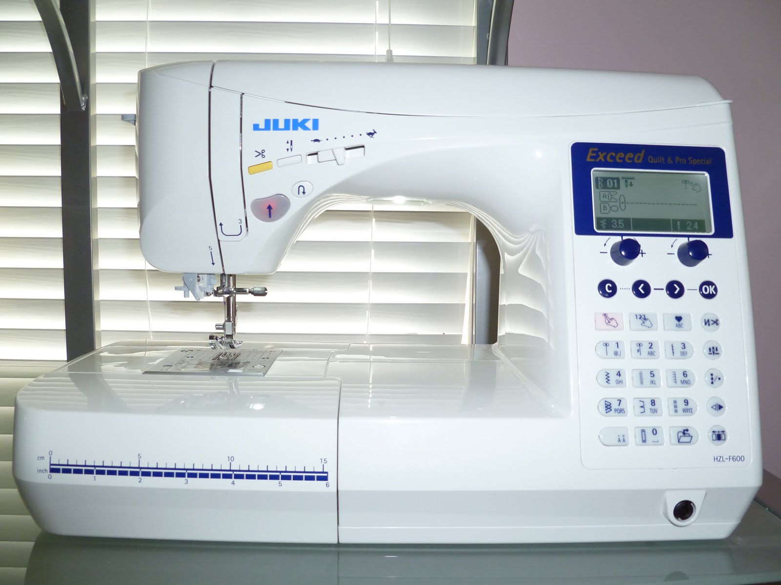 Seams Like Paradise: Sewing Machine Review: Juki HZL F600