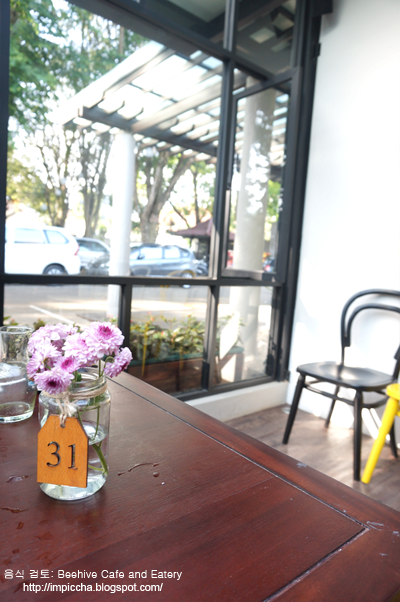 Review Beehive Cafe Bandung