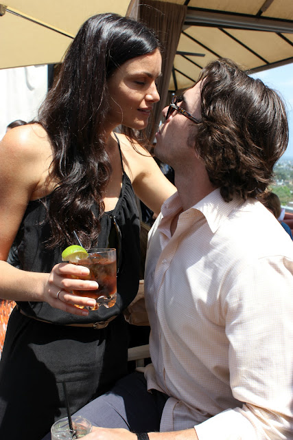 Ben Flajnik and Courtney Robertson kissing
