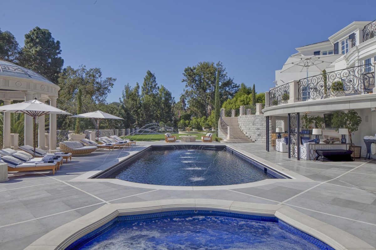Luxury houses, villas and hotels Liongate Bel Air Megamansion 65 Million