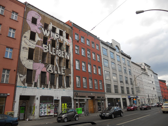 graffiti Berlin wir bleiben alle