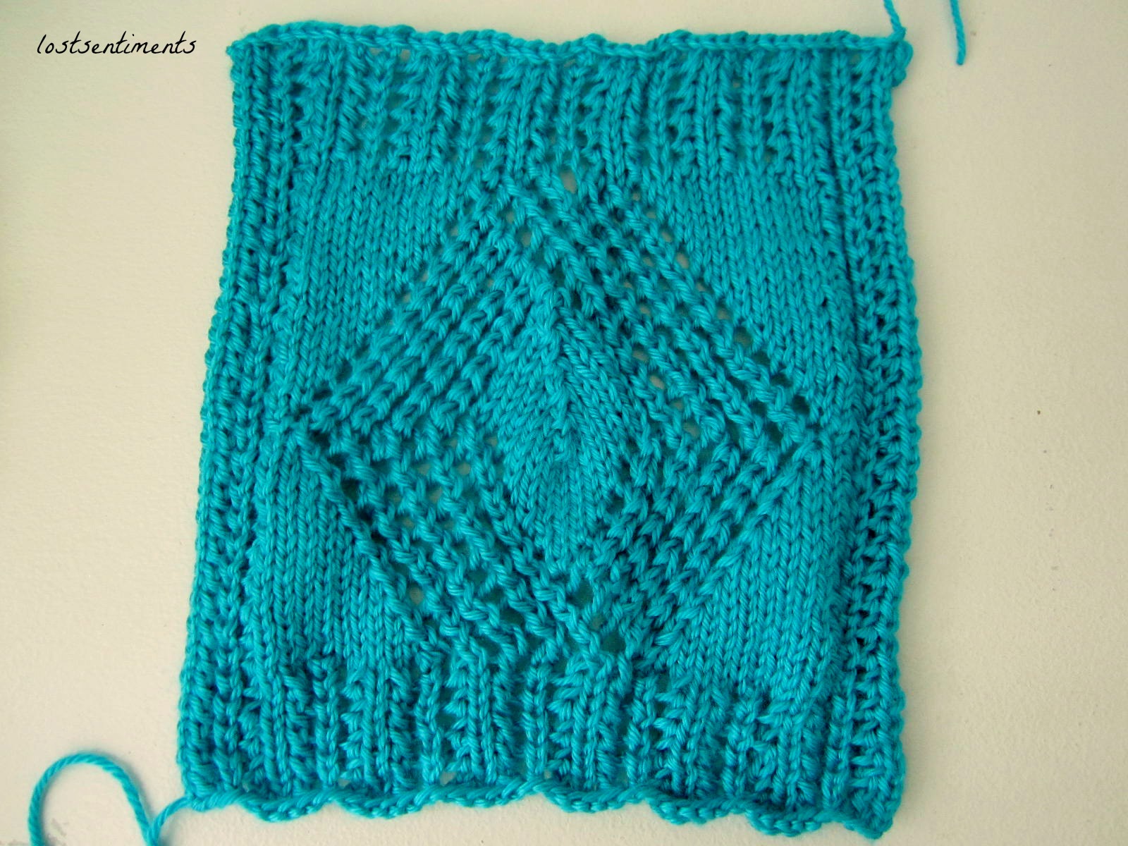 lostsentiments: Openwork Diamond Scarf - Free Knitting Pattern