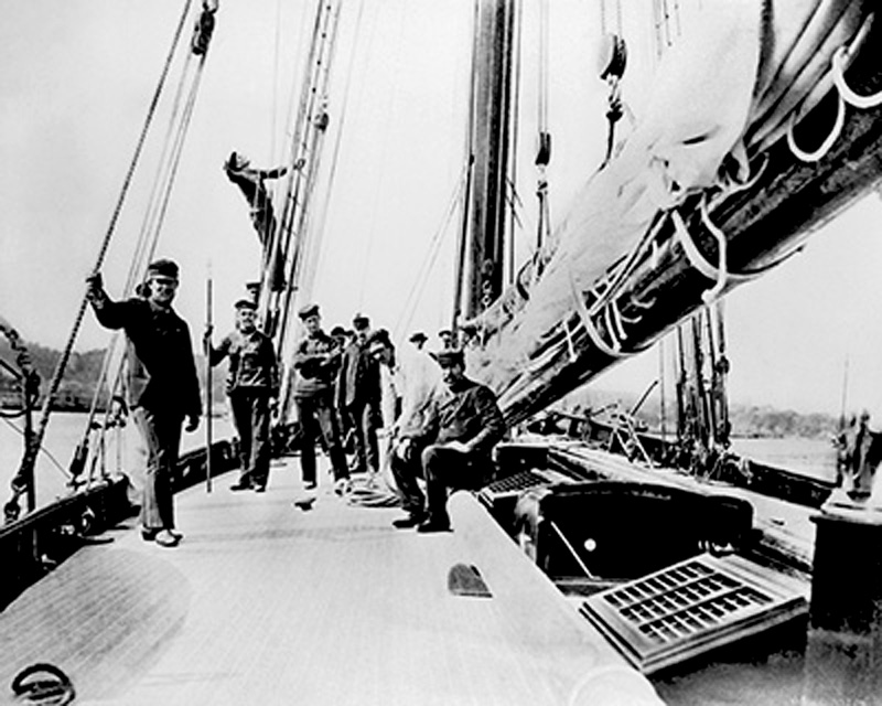 Puritan, sloop de 1885 Puritan-deck