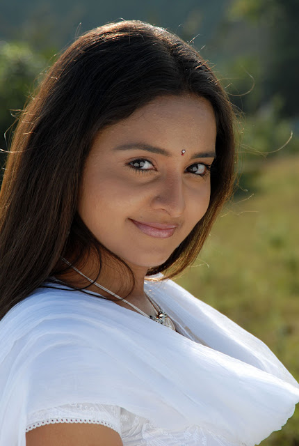 Actress Bhama Gallery Photoshoot images
