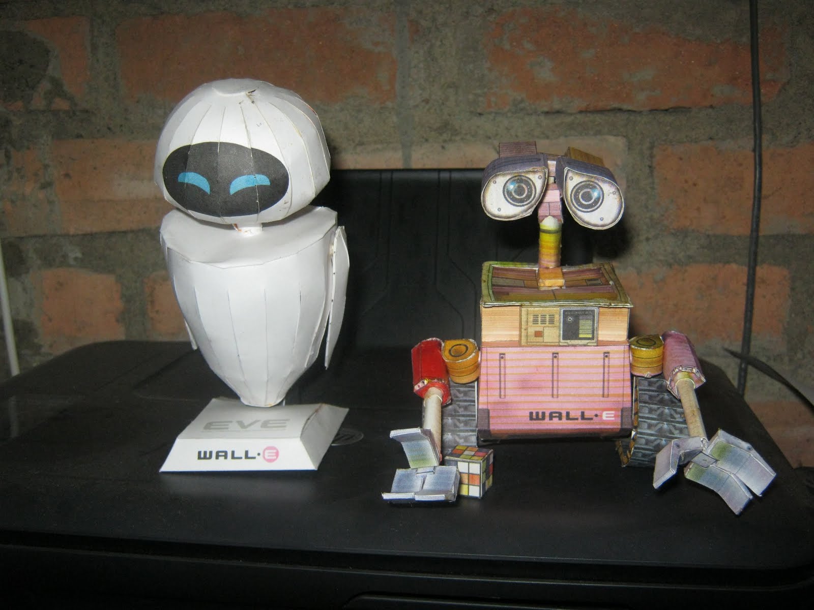 ZONA PURPURA walle y eva en papercraft