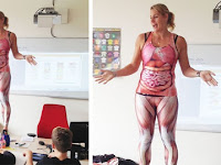 PROFESSORA TIRA A ROUPA PARA DAR AULA DE BIOLOGIA PROFESSORA TIRA A ROUPA PARA DAR AULA DE BIOLOGIA