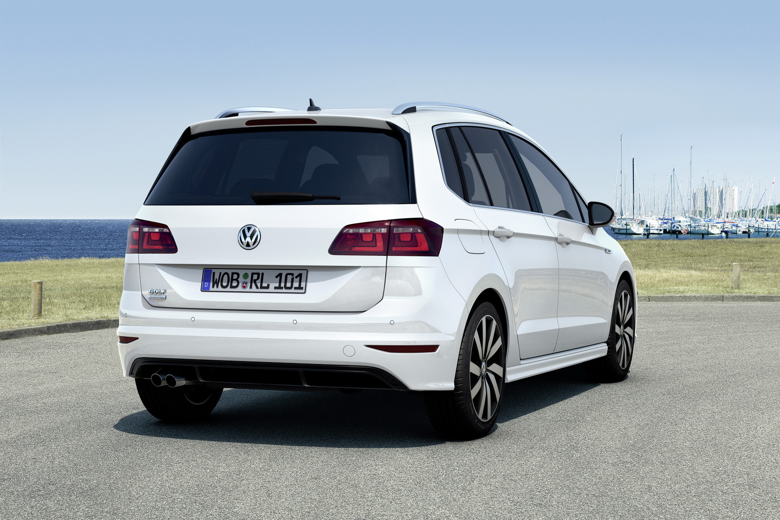VW Golf Sportsvan Gets An R-Line Sporty Upgrade