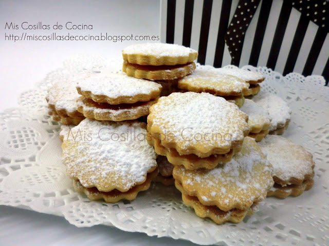 Galletas Rellenas De Mermelada
