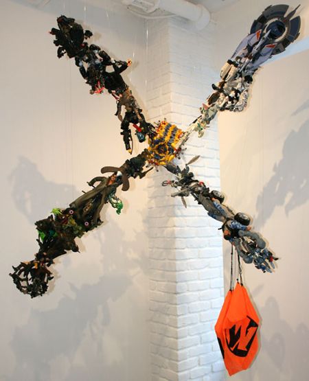 Simon Ouwerkerk esculturas brinquedinhos plasticos
