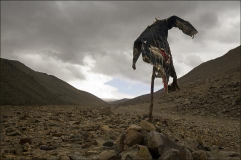 http://4.bp.blogspot.com/-2-8qOlg7DpA/UiDJUiSrwoI/AAAAAAAAAdA/4wwBZu9kPfY/s640/Scarecrow-Dancing-in-the-Wind-Karl_Shuler.jpg